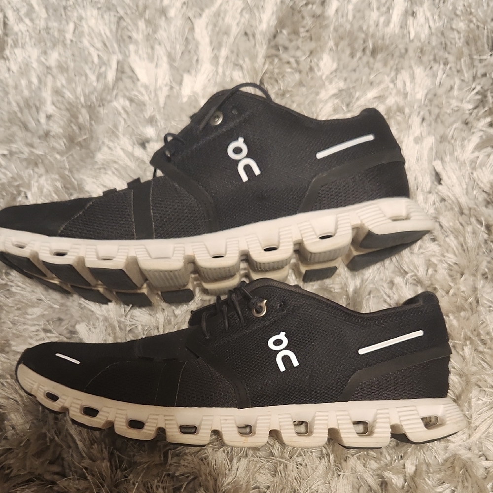 On Running Men's Black and White Athletic Shoes